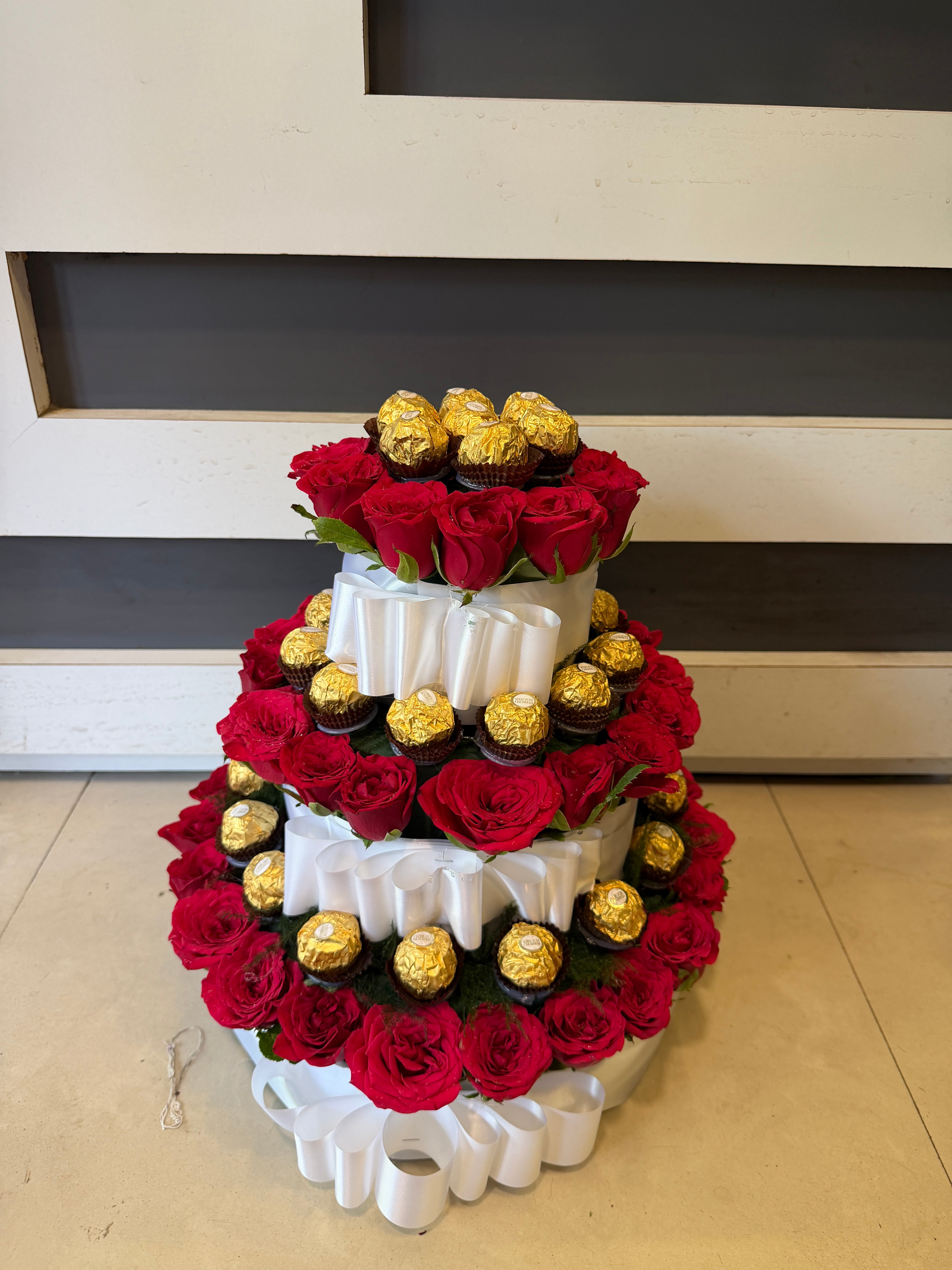 150 RED ROSES BEST COMPANION